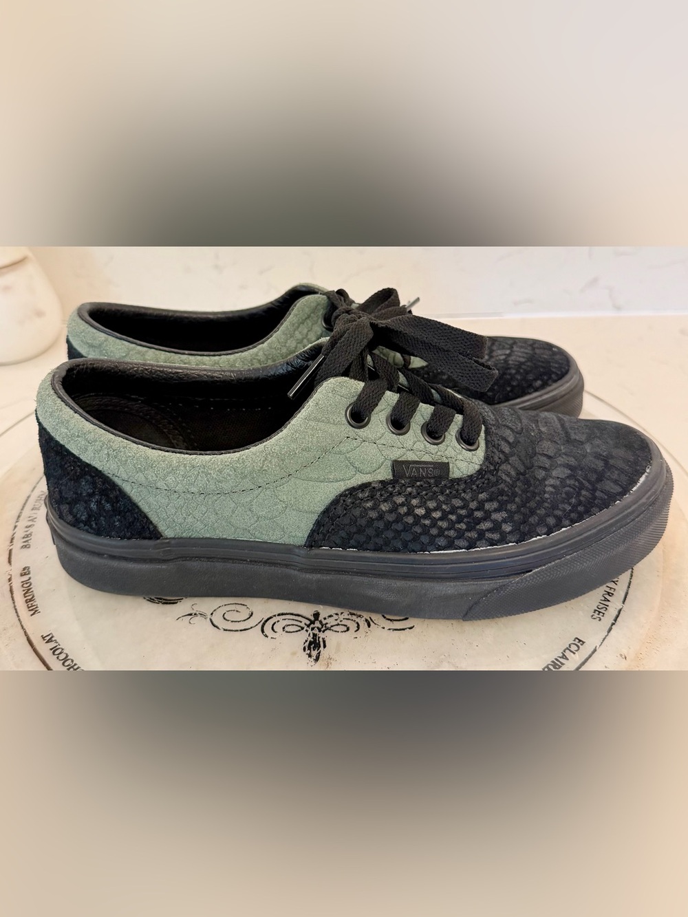 Vans x Harry Potter Slytherin Snake Texture Era Sneakers Women’s 7 Men’s 5.5 - Picture 2 of 9